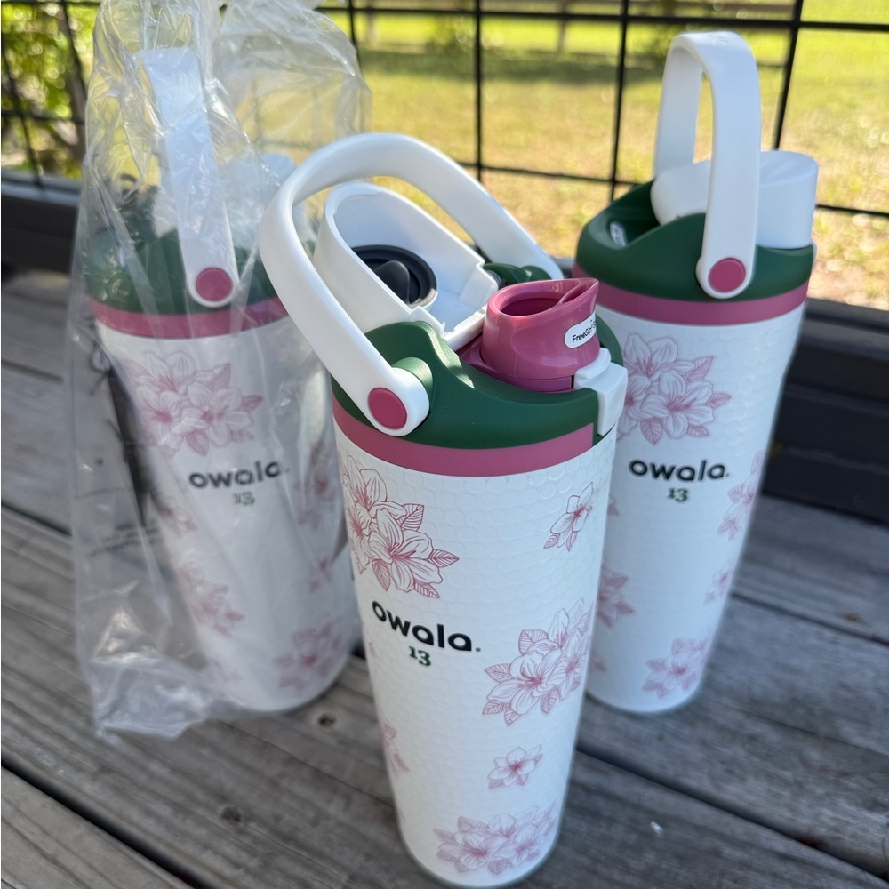 Owala ‘Zalea Water Bottle - White with Pink Flowers - Masters - Golf - Augusta - Picture 3 of 3